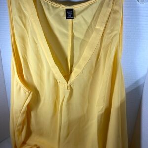 SHEIN Curve Light Yellow Top